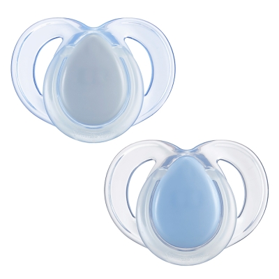 Ортодонтични залъгалки Tommee Tippee - Night Time със светеща в тъмното дръжка, в Бяло и Синьо с кутия за стерилизиране, 6-18 m, 2 броя