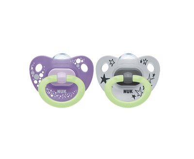Силиконови залъгалки NUK - Happy Nights, с кутия за стирилизиране, 0-6 m, 2 броя