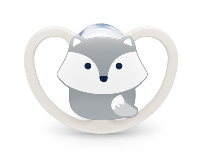Силиконова залъгалка NUK - Space, Сиво Лисиче с кутия за стерилизиране, 0-6 m