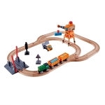 Дървен железопътен комплект Hape - Товарен влак с кран