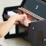 Дървено електронно пиано със столче Hape - Червено