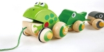 Дървена играчка за дърпане Hape - Семейство жаби