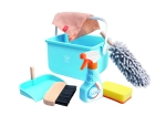 Игрален комплект Hape -  Аксесоари за почистване, с кофа