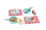 Дървен комплект Hape - Прибори за готвене и сервиране