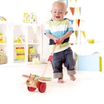 Дървена играчка за бутане Hape - Пеперуда