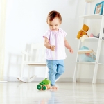 Дървена играчка за дърпане Hape - Жабка