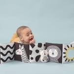 Черно-бяла книжка Taf Toys - Савана