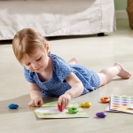 Творчески комплект Hape - Книжка, пастели и стикери