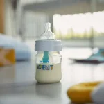 Комплект 2 броя шишета за хранене Philips Avent Anti-Colic, 125 ml - с 1 брой анти-колик клапа AirFree