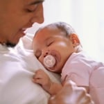 Залъгалки Philips Avent - Ultra Soft, с декорация Слонче и Палми с кутия за стерилизиране, 0-6 m, 2 броя