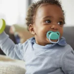 Залъгалки Philips Avent - Ultra Air, Син и зелен цвят с кутия за стерилизиране, 6-18 m, 2 броя