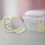 Залъгалки Philips Avent - Ultra Air, Бял и жълт цвят с кутия за стерилизиране, 0-6 m, 2 броя