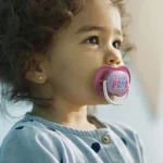 Залъгалки Philips Avent - Ultra Air Happy, с декорация Надпис и балон с кутия за стерилизиране, 6-18 m, 2 броя