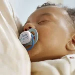 Залъгалки Philips Avent - Ultra Air Happy, с декорация Надпис и лодка с кутия за стерилизиране, 0-6 m, 2 броя