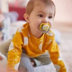 Залъгалки Philips Avent - Ultra Air Happy, с декорация Лимони с кутия за стерилизиране, 6-18 m, 2 броя