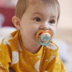 Залъгалки Philips Avent - Ultra Air, с декорация Пингвин и костенурка с кутия за стерилизиране, 6-18 m, 2 броя