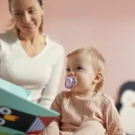 Залъгалки Philips Avent - Ultra Air, с декорация Пингвин и птица с кутия за стерилизиране, 0-6 m, 2 броя