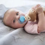 Залъгалка Philips Avent - Ultra Soft, с Плюшена играчка за гушкане Маймунка, 0-6 m