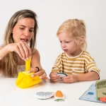 Детска сензорна игра Taf Toys - Какво има вътре