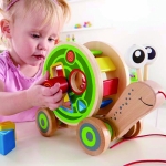 Дървен сортер за дърпане Hape - Охлюв