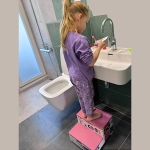 Дървено детско столче, стъпало на 2 нива Ginger Home - Super Girl, Розово