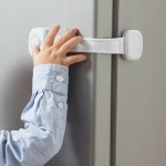 Заключващо многофункционално устройство с таен бутон Safety 1st
