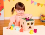 Дървен сортер Battat - Куб с форми за сортиране