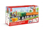 Дървен железопътен комплект Hape - Товарен влак с кран