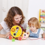 Дървена играчка за дърпане Tooky Toy - Hedgehog