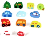 Дървен комплект за нанизване Hape - Фигурки с превозни средства