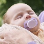 Залъгалки Philips Avent - Ultra Start, за момиче, пастелни цветове с кутия за стерилизиране, 0-2 m, 2 броя