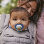 Залъгалки Philips Avent - Ultra Air, с декорация Маймунка и банан с кутия за стерилизиране, 6-18 m, 2 броя