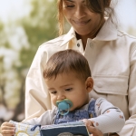 Залъгалки Philips Avent - Ultra Air, Зелено & Синьо с кутия за стерилизиране, 6-18 m, 2 броя