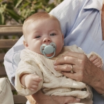 Залъгалки Philips Avent - Ultra Soft, пастелни цветове с кутия за стерилизиране, 0-6 m, 2 броя