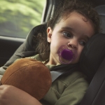 Залъгалки Philips Avent - Ultra Soft, Лилава & оранжева с кутия за стерилизиране, 18+ m, 2 броя