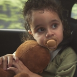 Залъгалки Philips Avent - Ultra Soft, Лилава & оранжева с кутия за стерилизиране, 18+ m, 2 броя