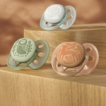 Залъгалки Philips Avent - Ultra Soft, с декорация Сърна и гъска с кутия за стерилизиране, 18+ m, 2 броя