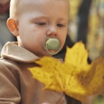 Залъгалки Philips Avent - Ultra Air, Неутрални, пастелни цветове с кутия за стерилизиране, 18 m+, 2 броя