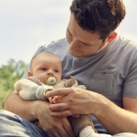 Залъгалки Philips Avent - Ultra Air Night, с декорация Пеперуда и гъсеница с кутия за стерилизиране, 0-6 m, 2 броя