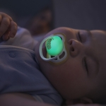 Залъгалки Philips Avent - Ultra Air Night, с декорация Пеперуда и гъсеница с кутия за стерилизиране, 0-6 m, 2 броя