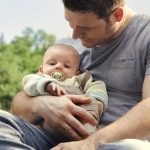 Залъгалки Philips Avent - Ultra Air Night, Неутрални пастелни цветове с кутия за стерилизиране, 0-6 m, 2 броя