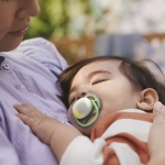 Залъгалки Philips Avent - Ultra Air Night, с декорация Пеперуда и птица с кутия за стерилизиране, 6-18 m, 2 броя