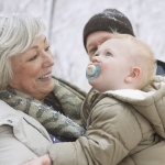 Залъгалки Philips Avent - Ultra Air Night, с декорация Маймунка и леопард с кутия за стерилизиране, 18 m+, 2 броя