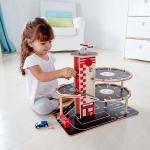 Дървен комплект Hape - Триетажен паркинг