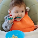 Първата лъжичка за самостоятелно хранене Tommee Tippee - Smushee, 2 броя